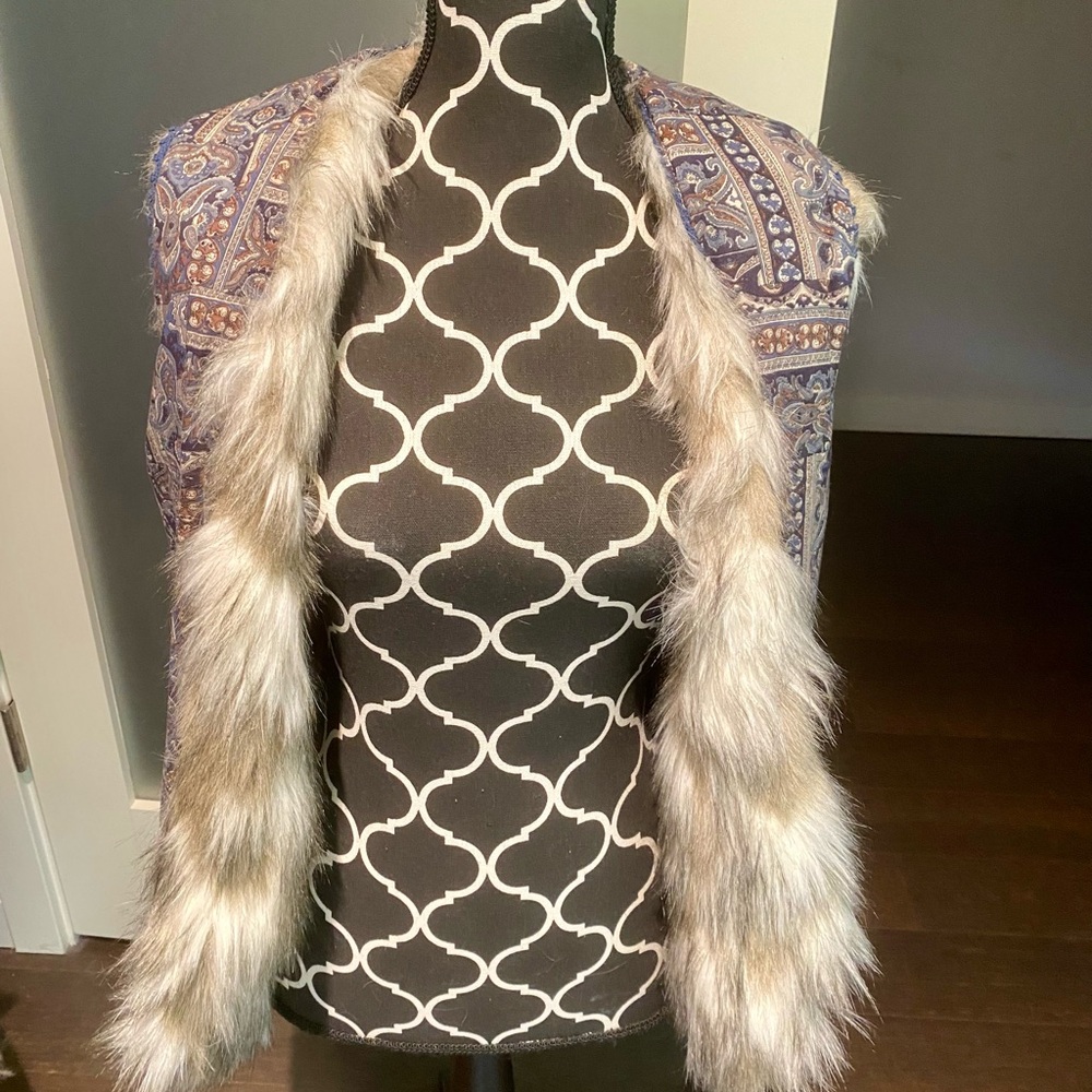 Free People Faux Fur Vest in Gray and Cream - Picture 3 of 4
